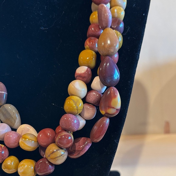 Chic Multicolor Stone Necklace. Size 17 to 18 1/2 inches long - Picture 4 of 7